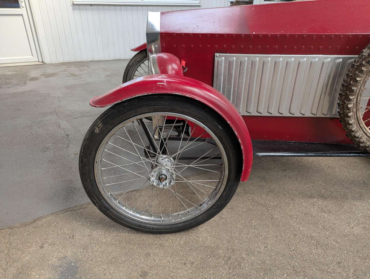 <p>MG Styled Vintage Large Scale Two Seater Pedal Car</p>