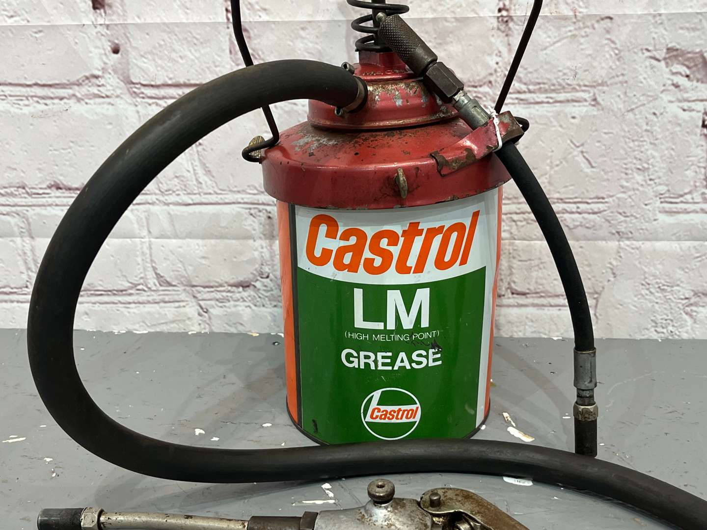 <p>Castrol LM Grease Dispenser&nbsp;</p>