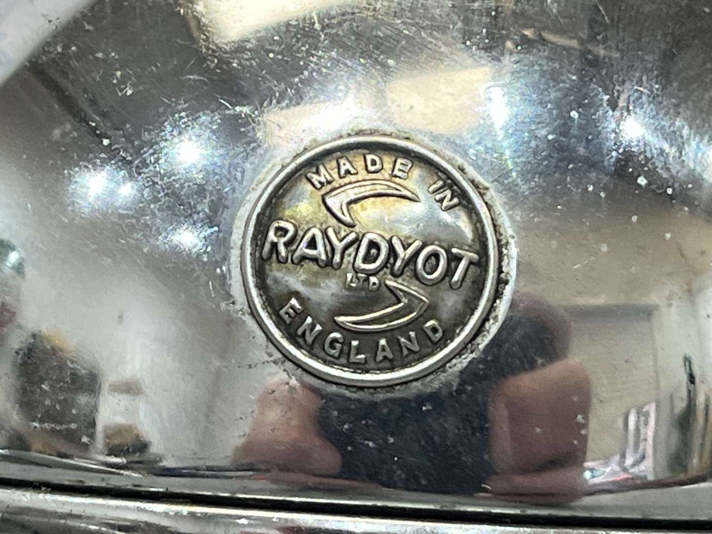 <p>Raydyot Chrome Directional Car Light</p>