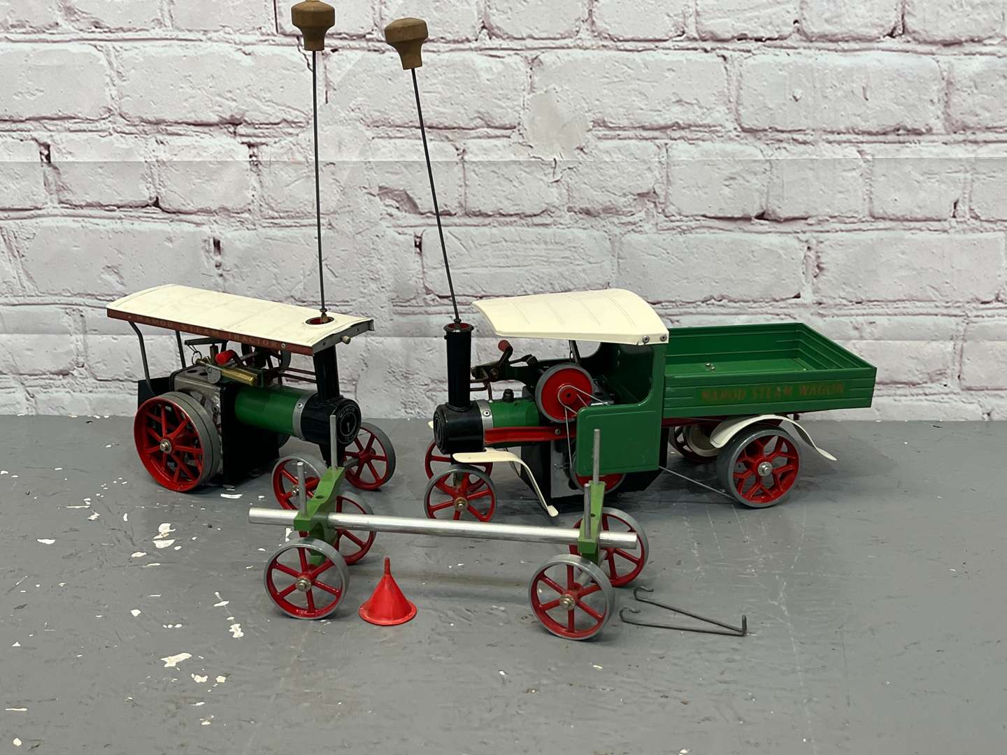 <p>Mamod Steam Wagon & Tractor a/f (2)</p>