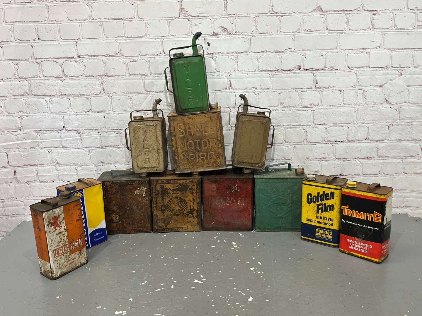 <p>Quantity of Two Gallon Fuel Cans, Oil Cans Etc</p>