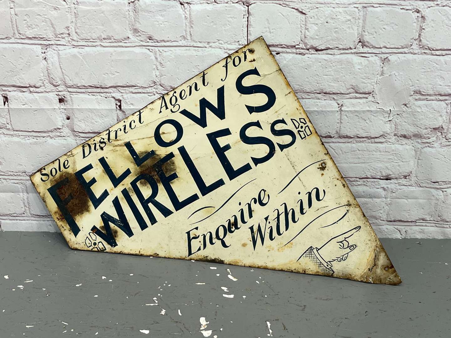 <p>Fellows Wireless Metal Painted Sign</p>
