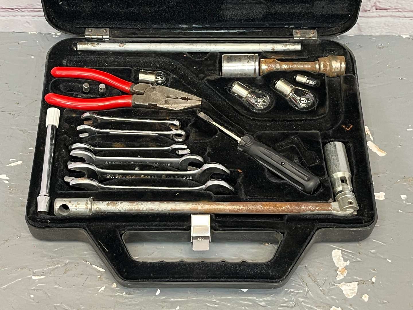 <p>Jaguar XJ6 Tool Kit</p>