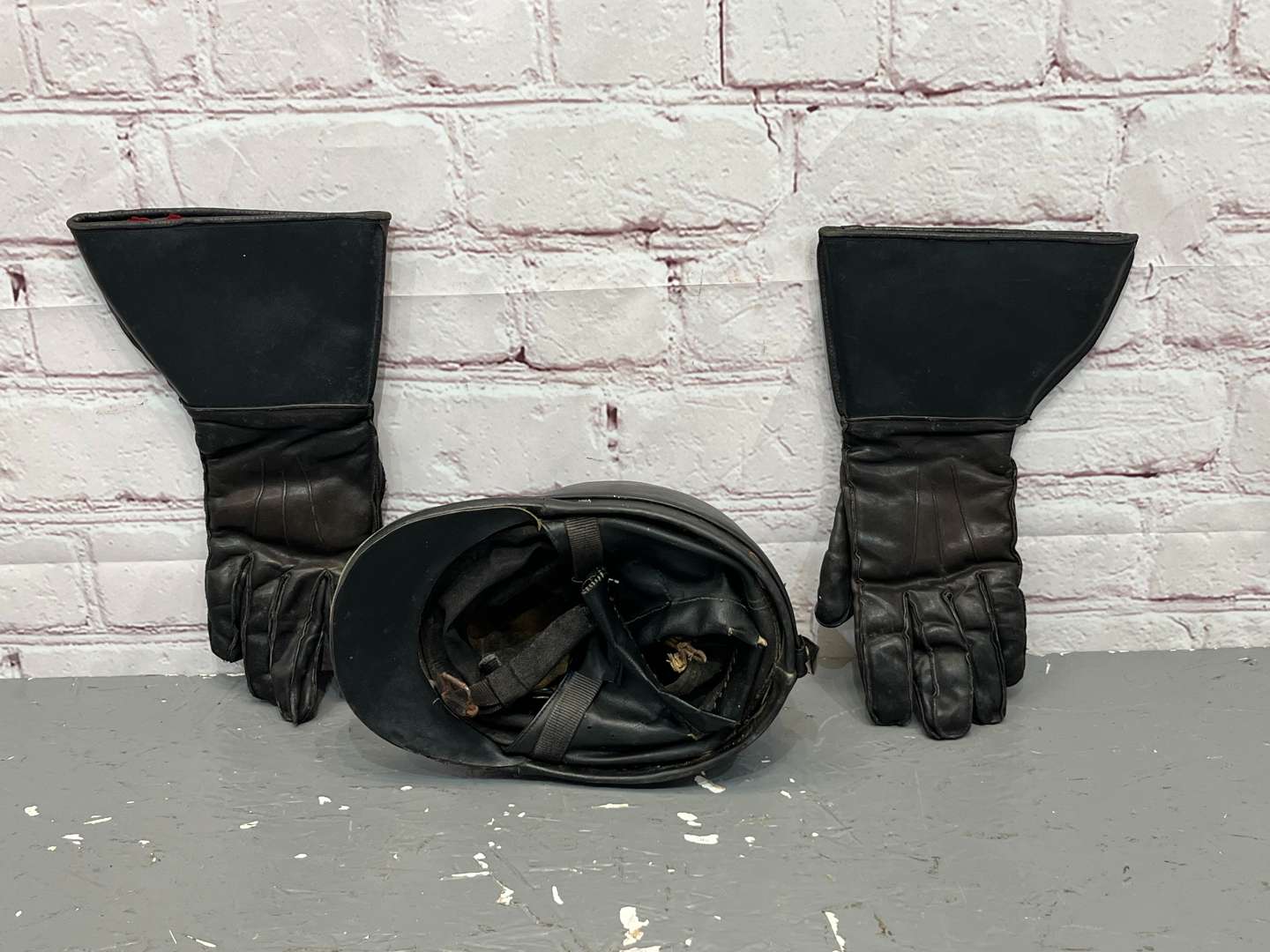 <p>Vintage Motorcycle Gauntlets and Helmet (2)</p>
