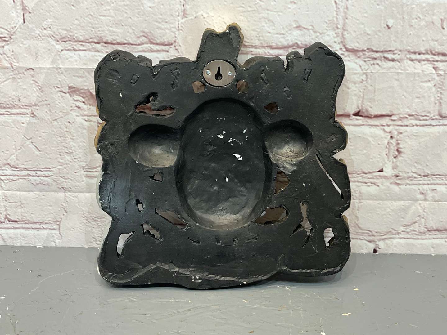 <p>Royal Coat Of Arms In Resin</p>