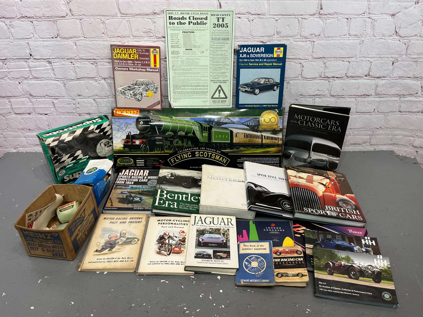 <p>Hornby Flying Scotsman, Castrol Stickers & Quantity of Motoring Books</p>