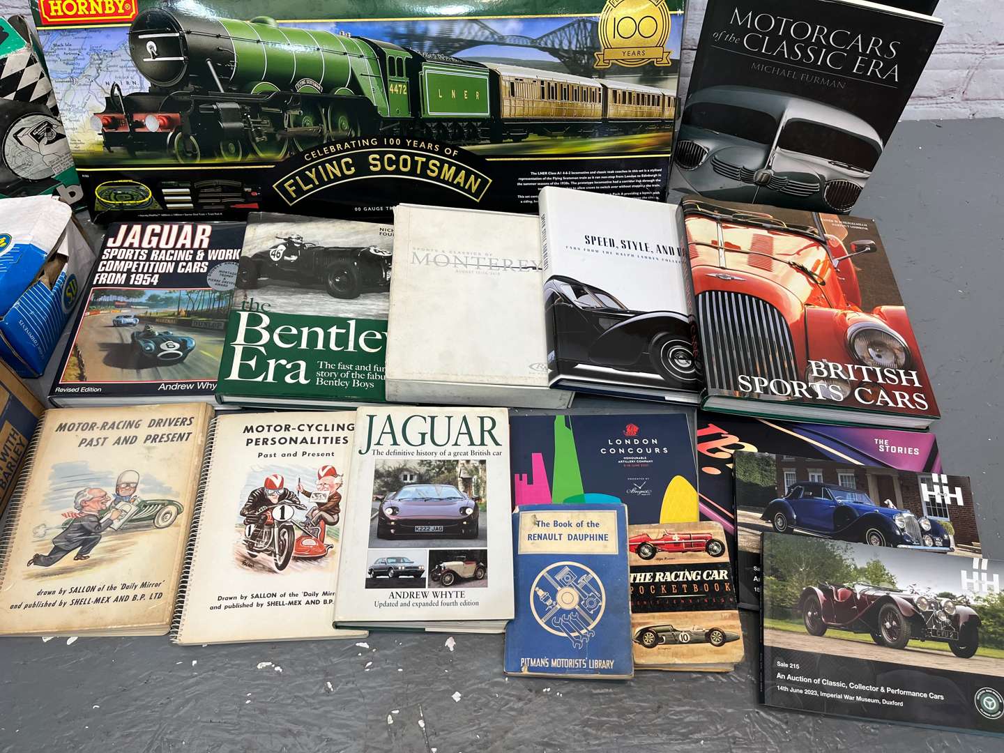 <p>Hornby Flying Scotsman, Castrol Stickers & Quantity of Motoring Books</p>