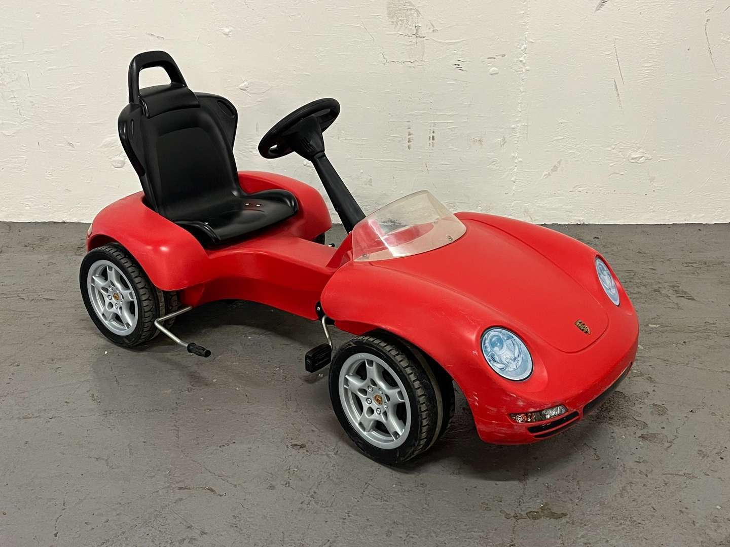 <p>Ferbedo Plastic Porsche Childs Pedal Car</p>