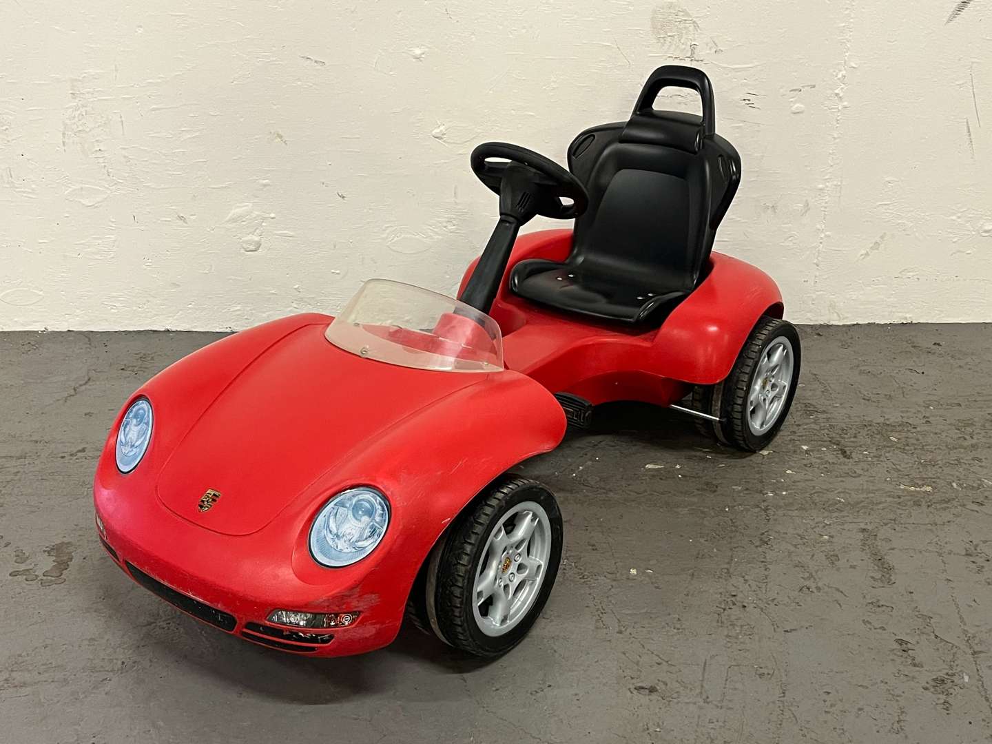 <p>Ferbedo Plastic Porsche Childs Pedal Car</p>