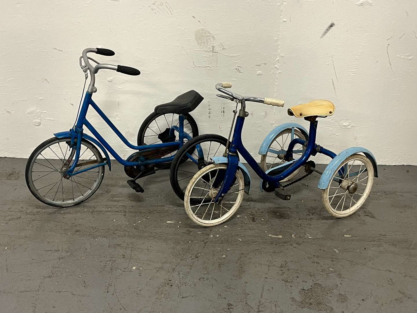 <p>Two Childs Tri-Cycles</p>