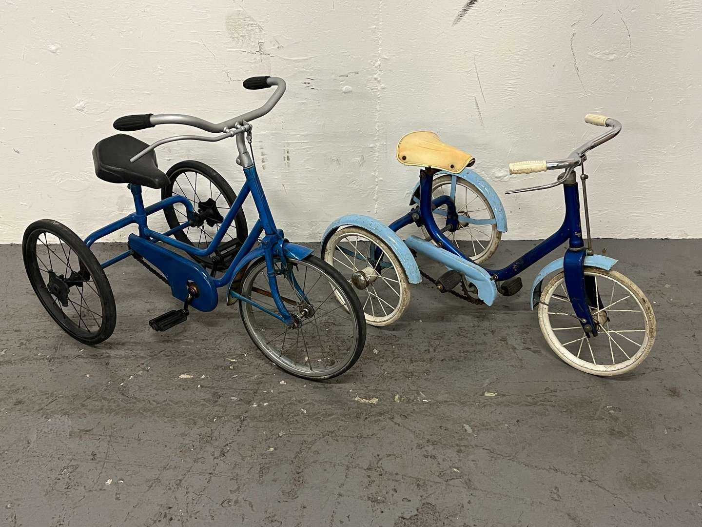 <p>Two Childs Tri-Cycles</p>