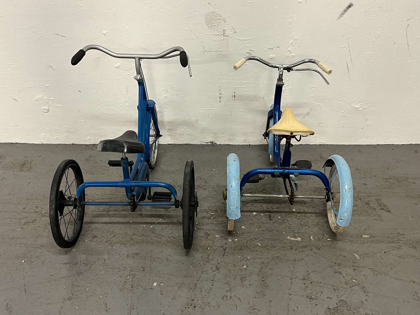 <p>Two Childs Tri-Cycles</p>