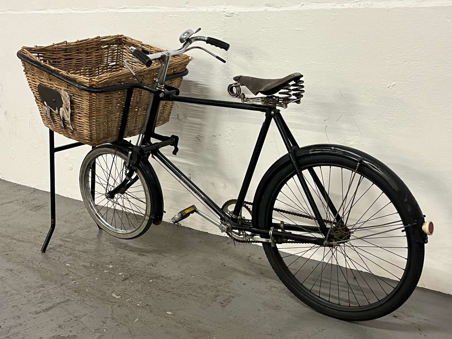 <p>Pashley Trade Bicycle and Basket</p>