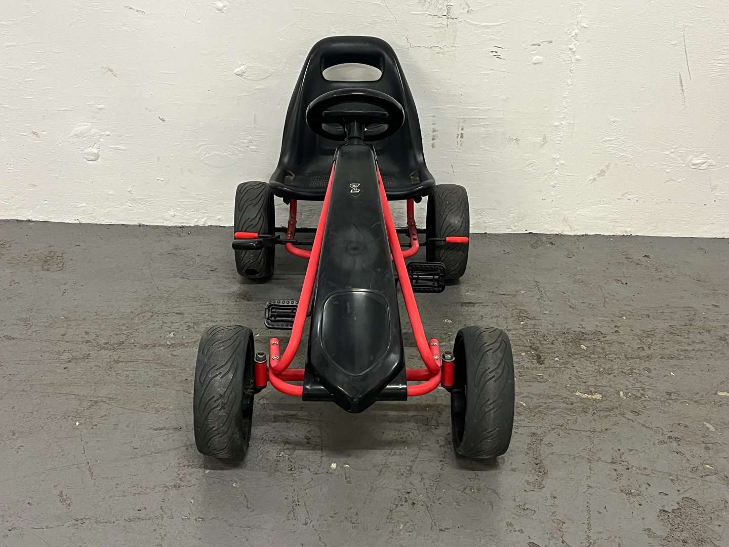 <p>Champion Childs Pedal Go Kart</p>