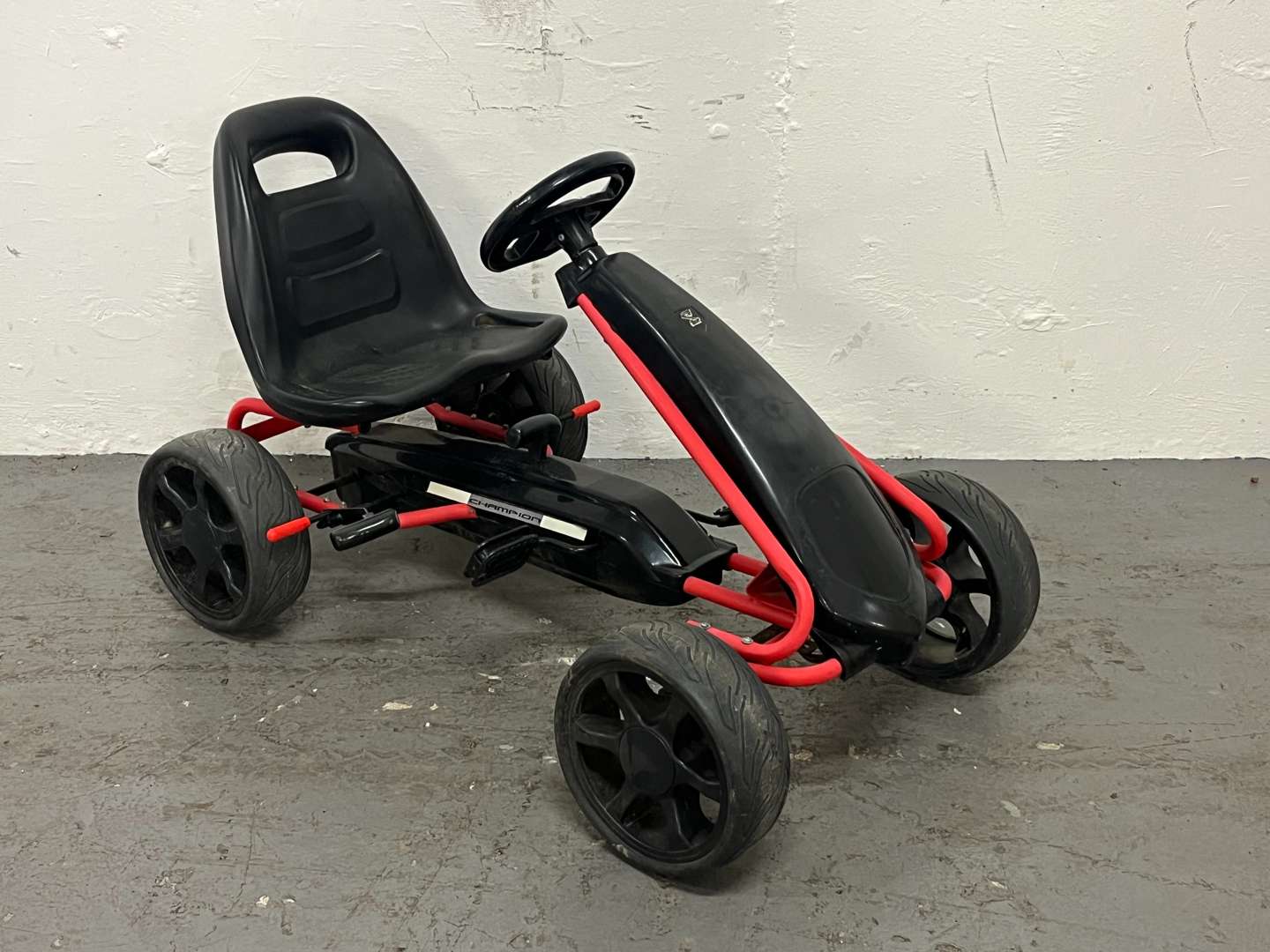 <p>Champion Childs Pedal Go Kart</p>