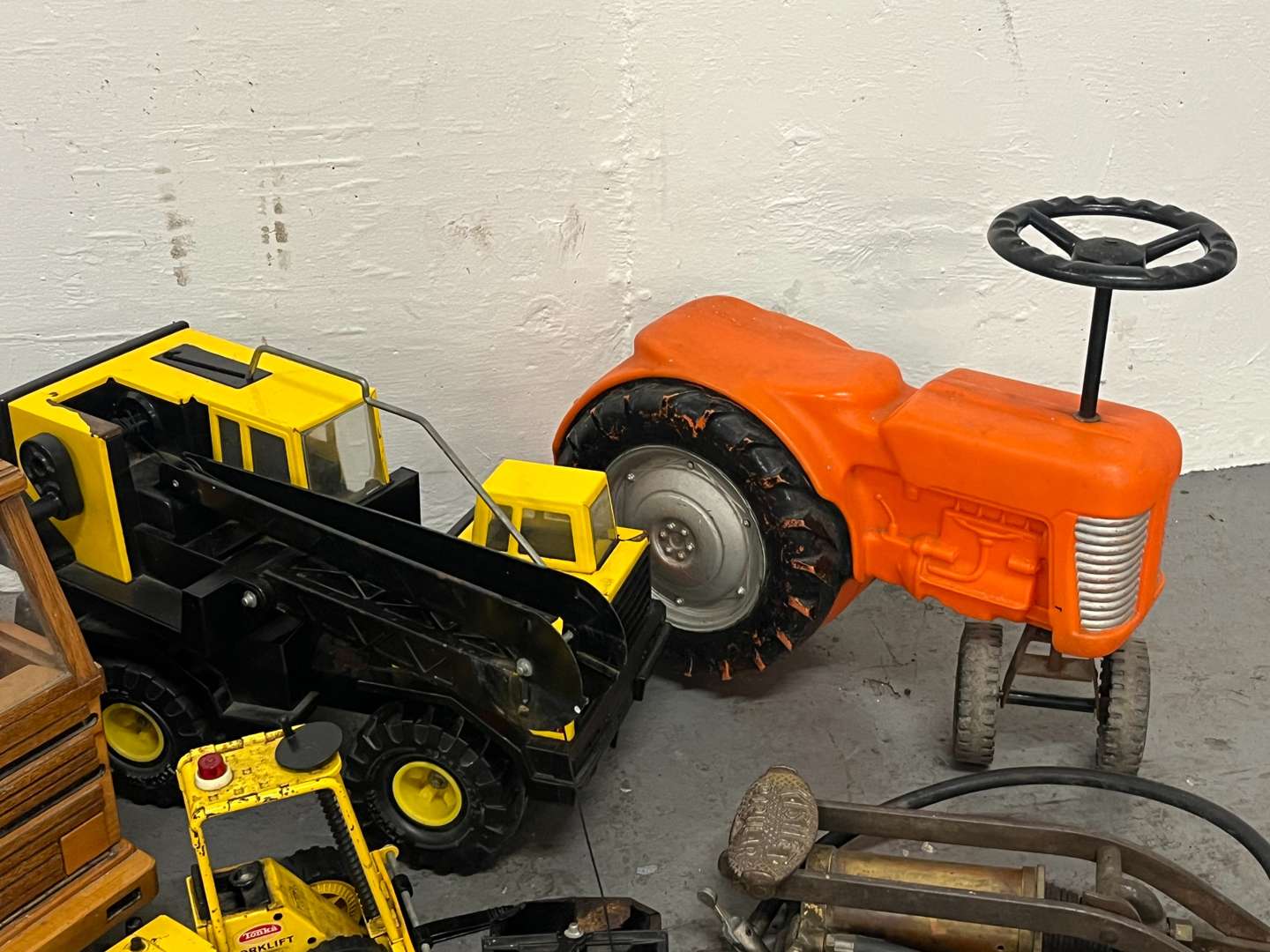 <p>Tonka Crane & Forklift, Kismet Foot Pump Scania Wooden Made Lorry Etc</p>