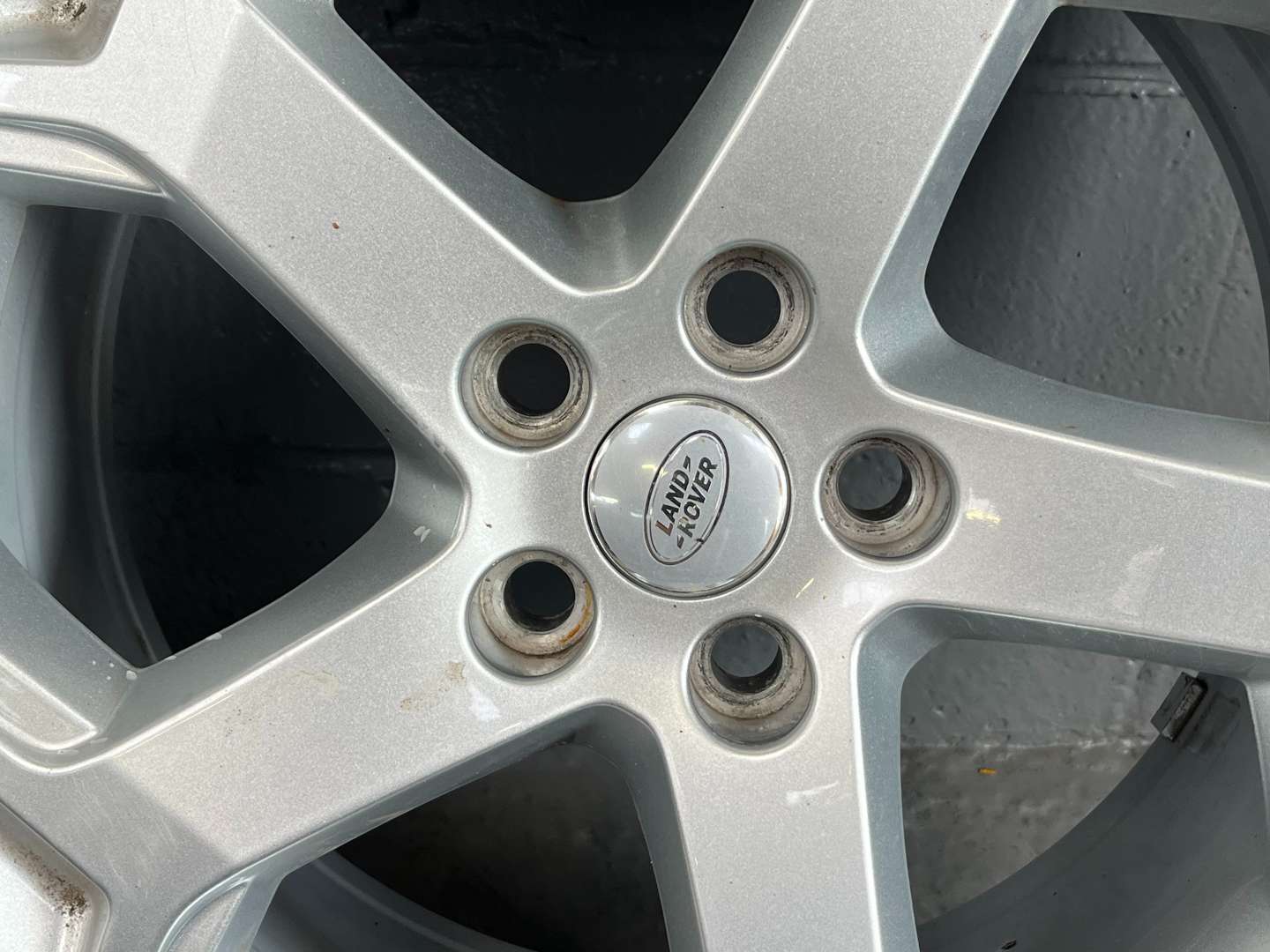 <p>Set of Four Land Rover Alloy Wheels&nbsp;</p>