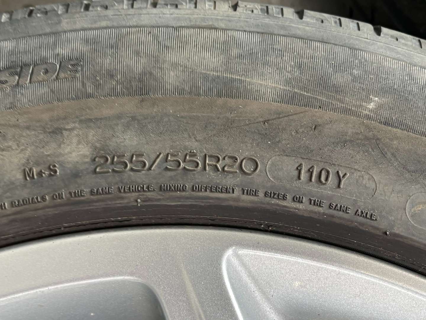 <p>Set of Four Land Rover Alloy Wheels&nbsp;</p>