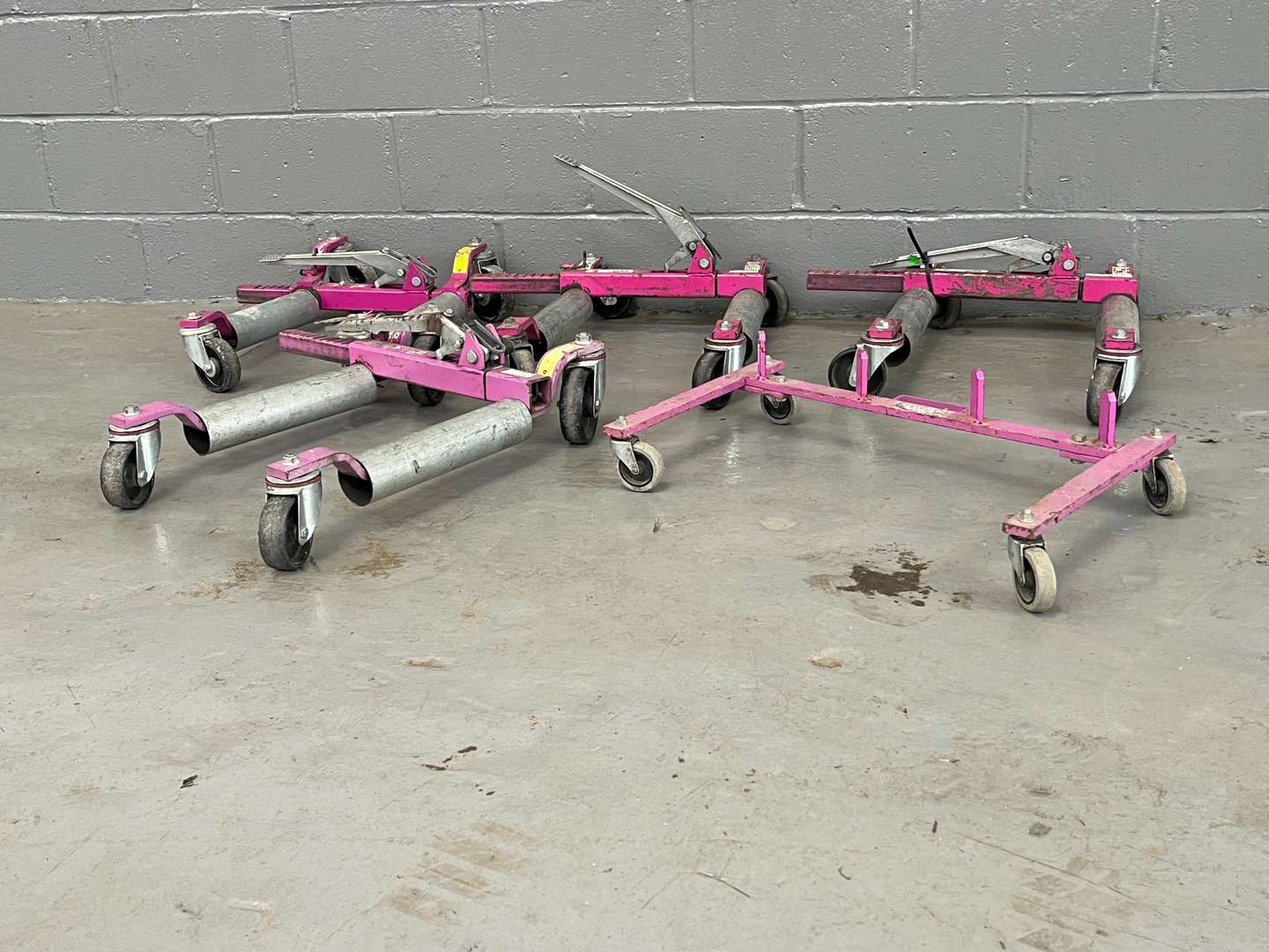 <p>Set of Four Car Go Go Jacks</p>
