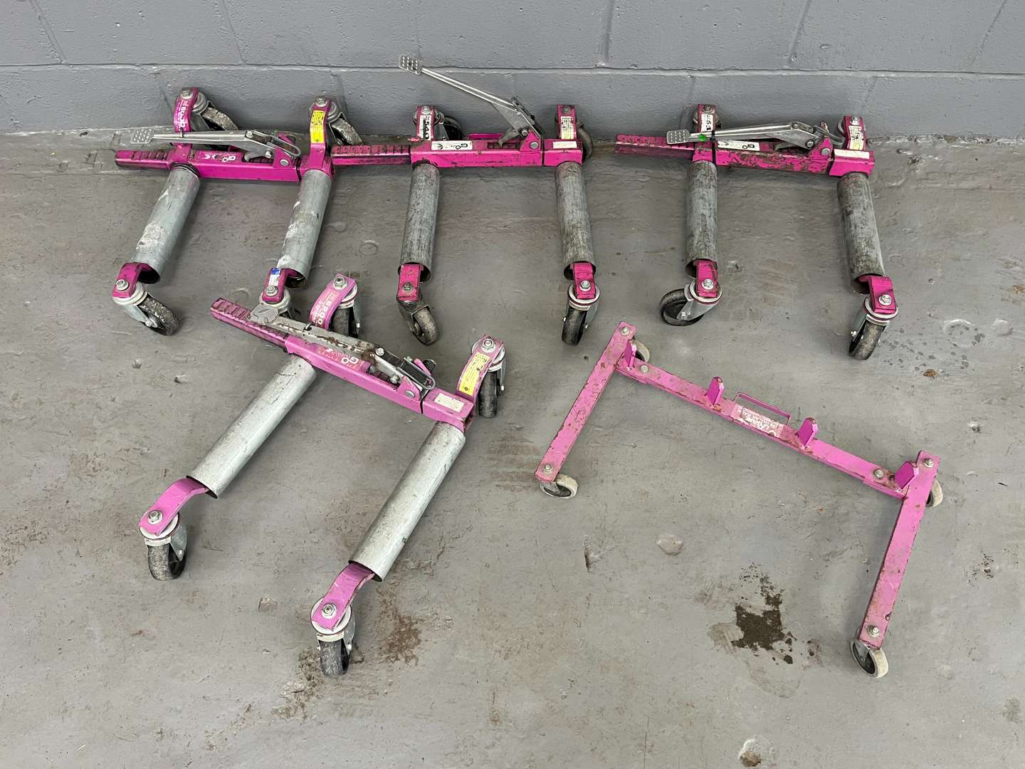 <p>Set of Four Car Go Go Jacks</p>