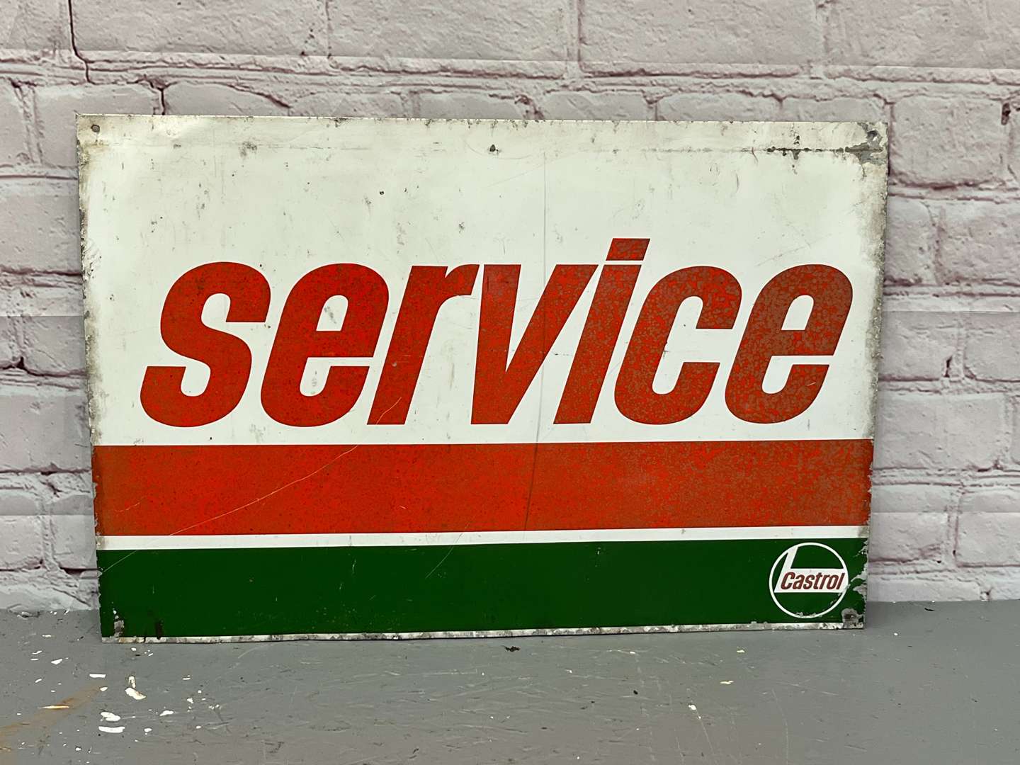 <p>Castrol Service Aluminium Sign</p>