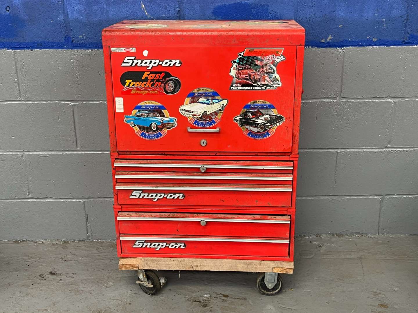 <p>Snap On Wheeled Tool Box</p>