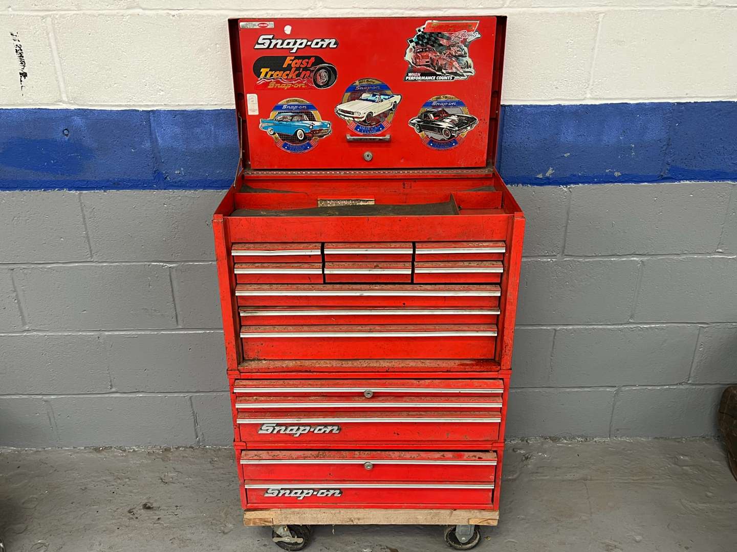 <p>Snap On Wheeled Tool Box</p>