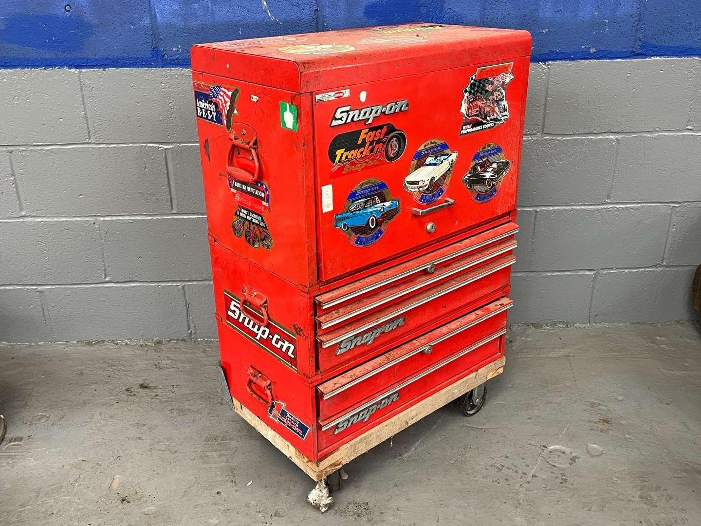 <p>Snap On Wheeled Tool Box</p>