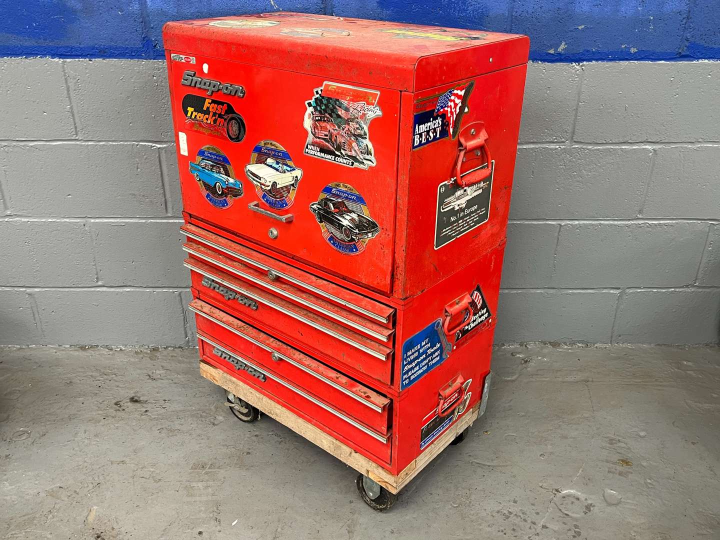 <p>Snap On Wheeled Tool Box</p>