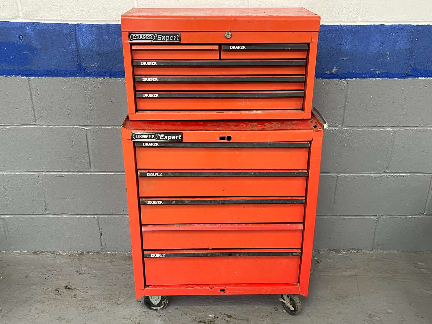 <p>Draper Expert Wheeled Tool Box</p>