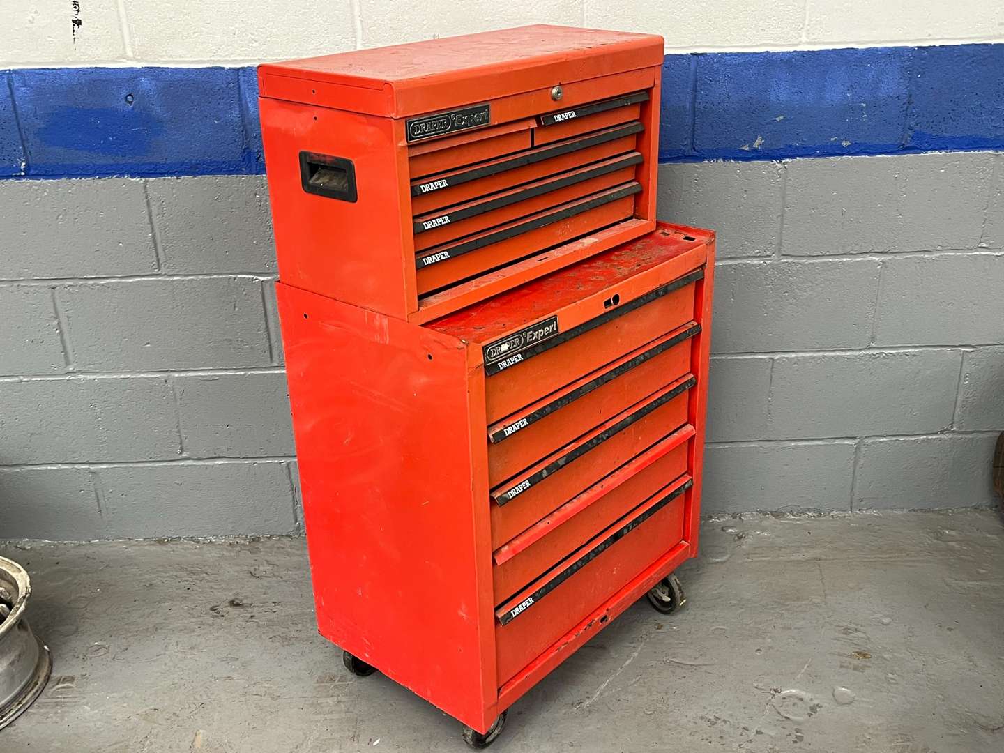 <p>Draper Expert Wheeled Tool Box</p>