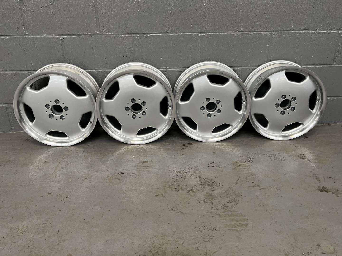 <p>Set of Four Mercedes Benz AMG Alloy Wheels</p>