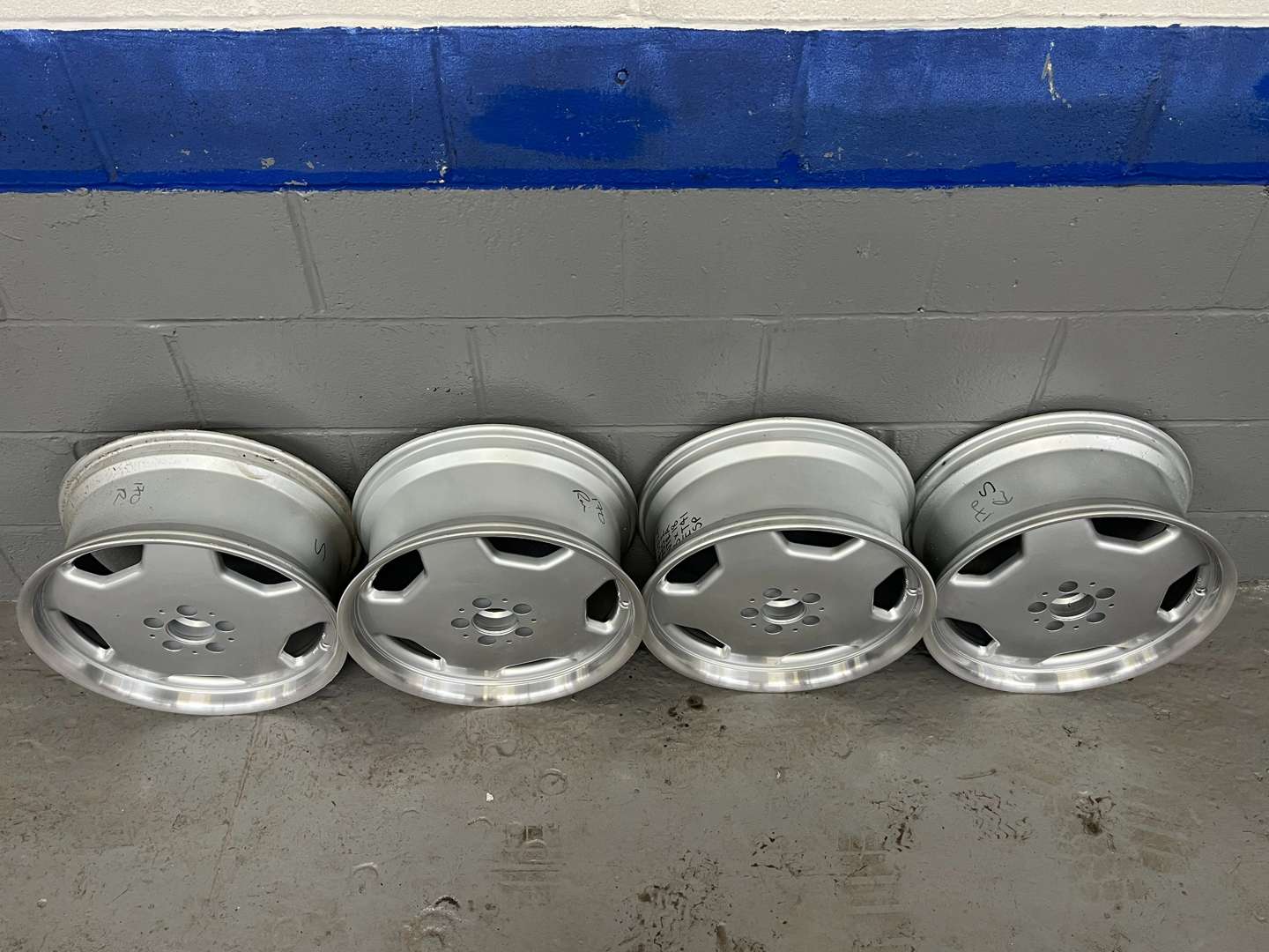 <p>Set of Four Mercedes Benz AMG Alloy Wheels</p>