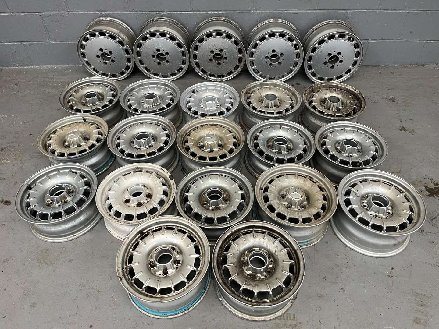 <p>Large Collection Of Mercedes Alloy Wheels</p>