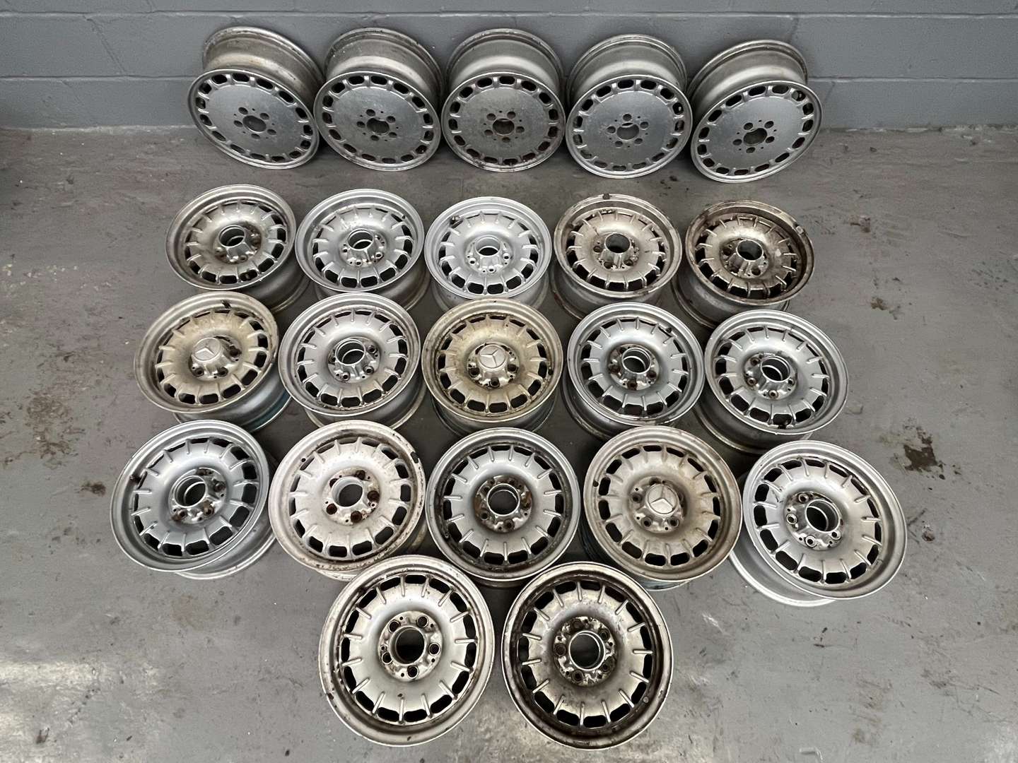 <p>Large Collection Of Mercedes Alloy Wheels</p>