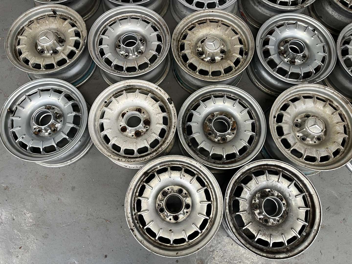<p>Large Collection Of Mercedes Alloy Wheels</p>