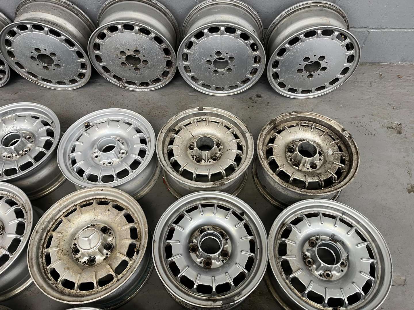 <p>Large Collection Of Mercedes Alloy Wheels</p>