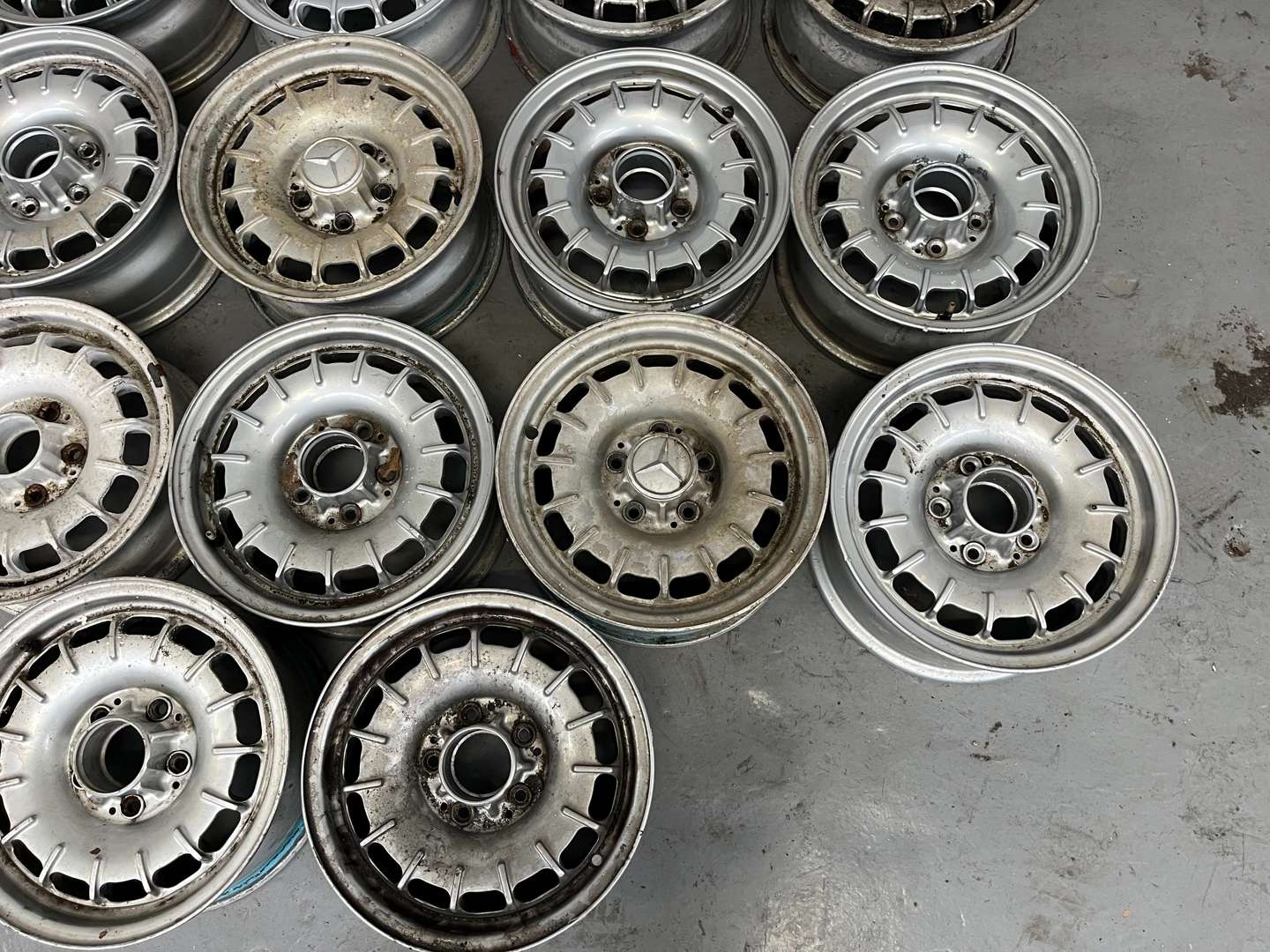 <p>Large Collection Of Mercedes Alloy Wheels</p>