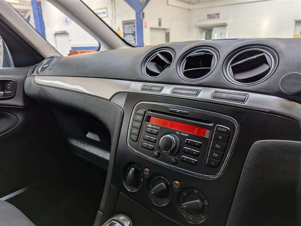 <p>2015 FORD GALAXY ZETEC TDCI AUTO</p>