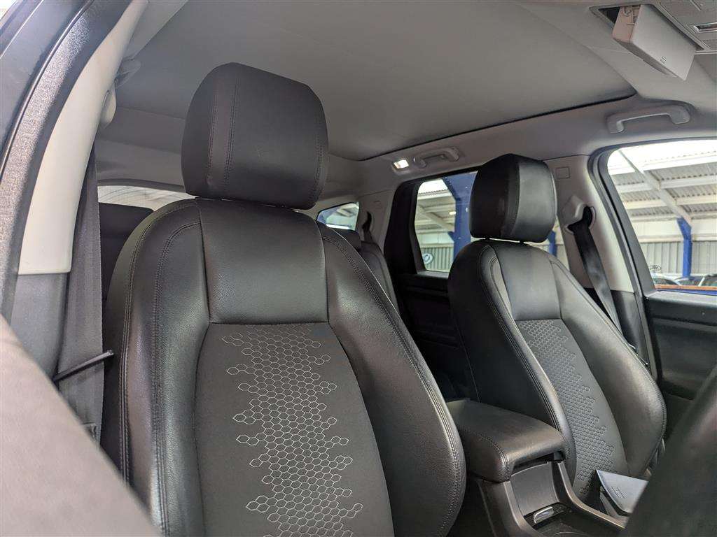 <p>2016 LAND ROVER DISCOVERY SPORT SE TECH T</p>