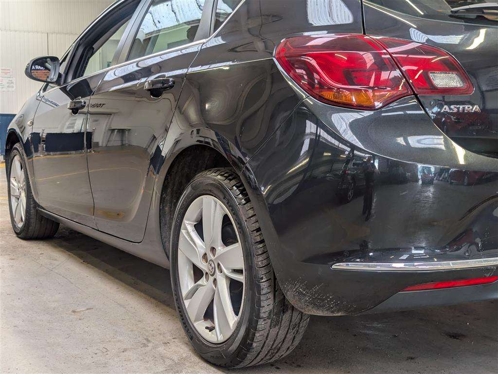 <p>2014 VAUXHALL ASTRA SRI</p>
