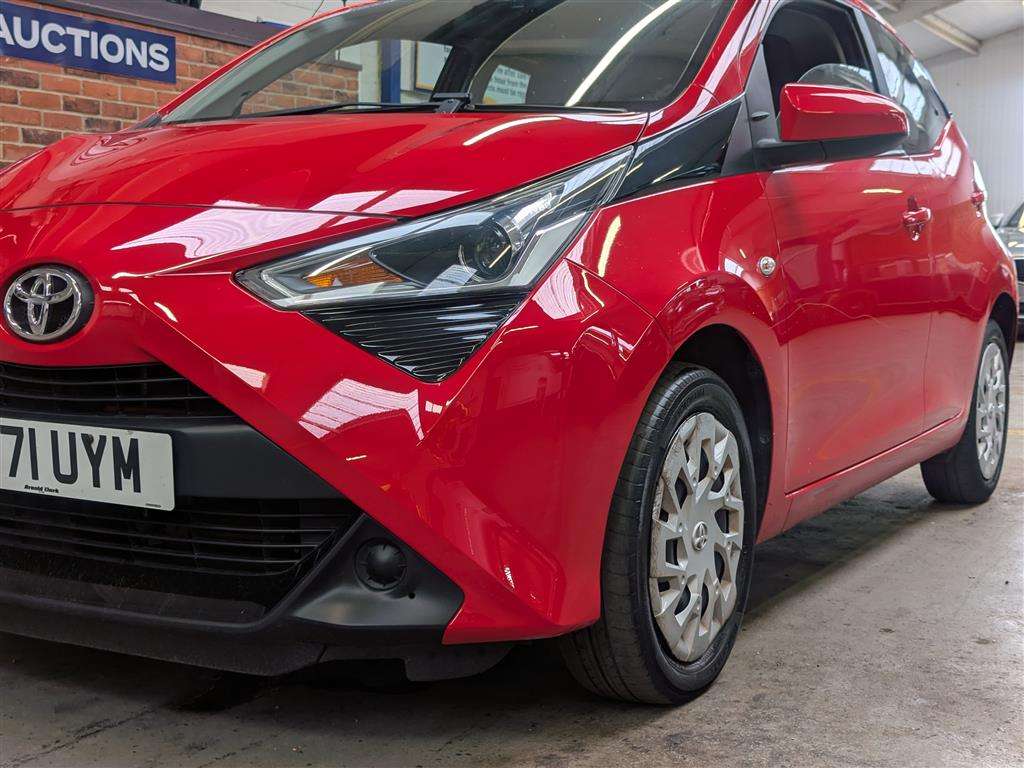<p>2021 TOYOTA AYGO X-PLAY TSS VVT-I</p>