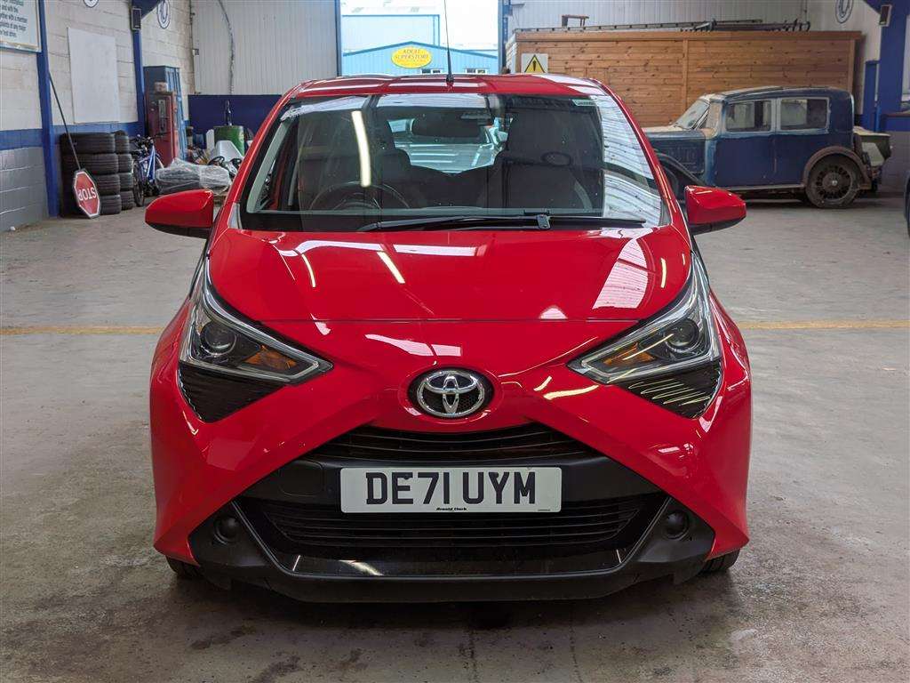 <p>2021 TOYOTA AYGO X-PLAY TSS VVT-I</p>