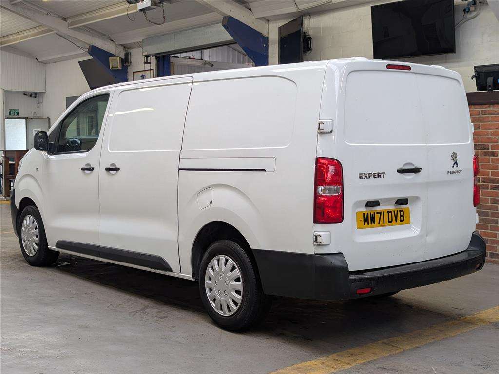 <p>2021 PEUGEOT EXPERT PROF PREMIUM L2 B-</p>