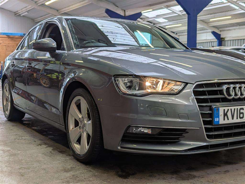 <p>2016 AUDI A3 SPORT NAV TDI S-A</p>