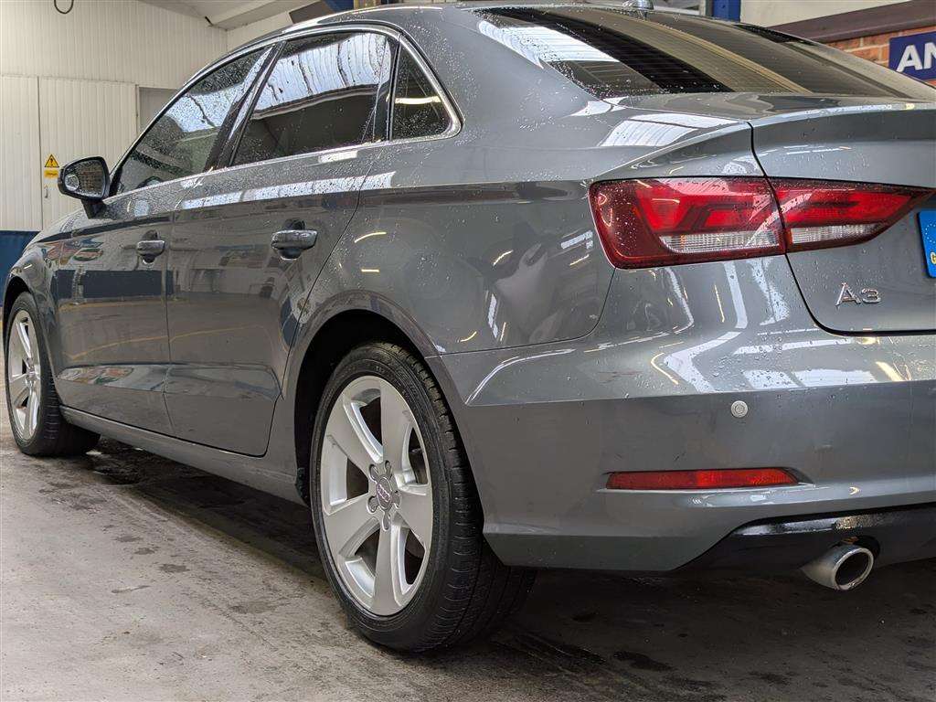 <p>2016 AUDI A3 SPORT NAV TDI S-A</p>