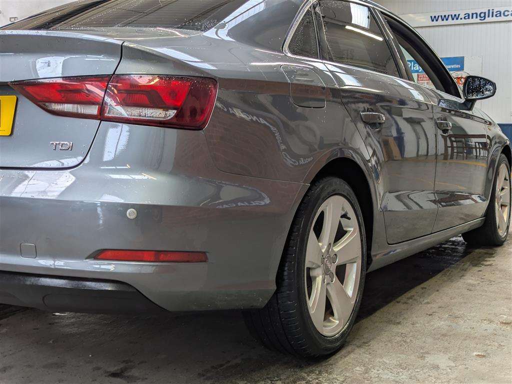 <p>2016 AUDI A3 SPORT NAV TDI S-A</p>