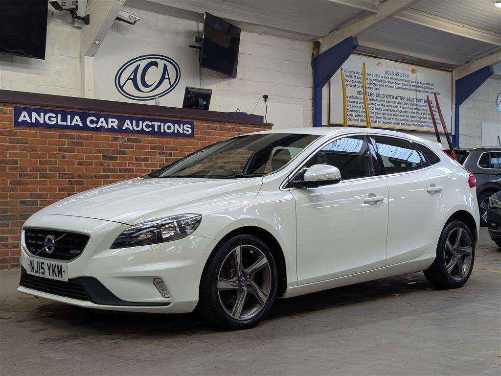 <p>2015 VOLVO V40 R-DESIGN D4</p>