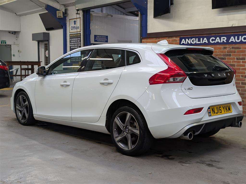 <p>2015 VOLVO V40 R-DESIGN D4</p>