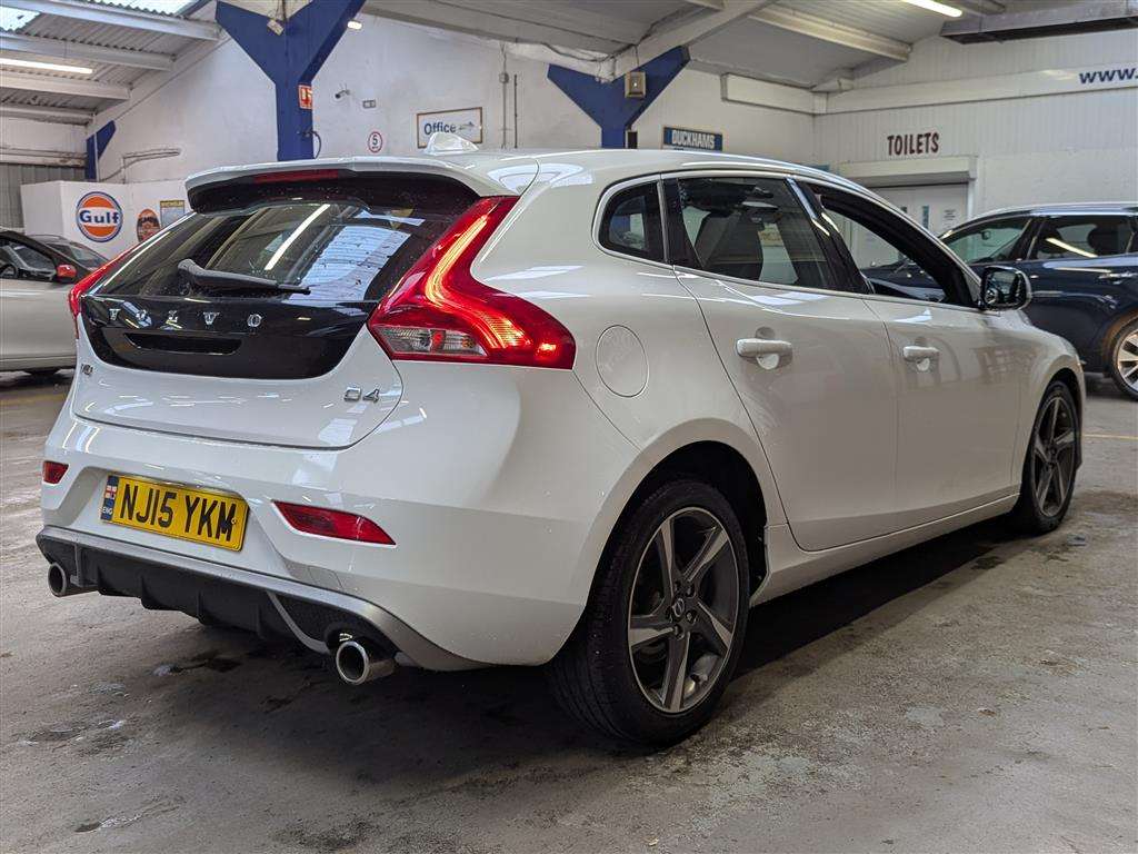 <p>2015 VOLVO V40 R-DESIGN D4</p>
